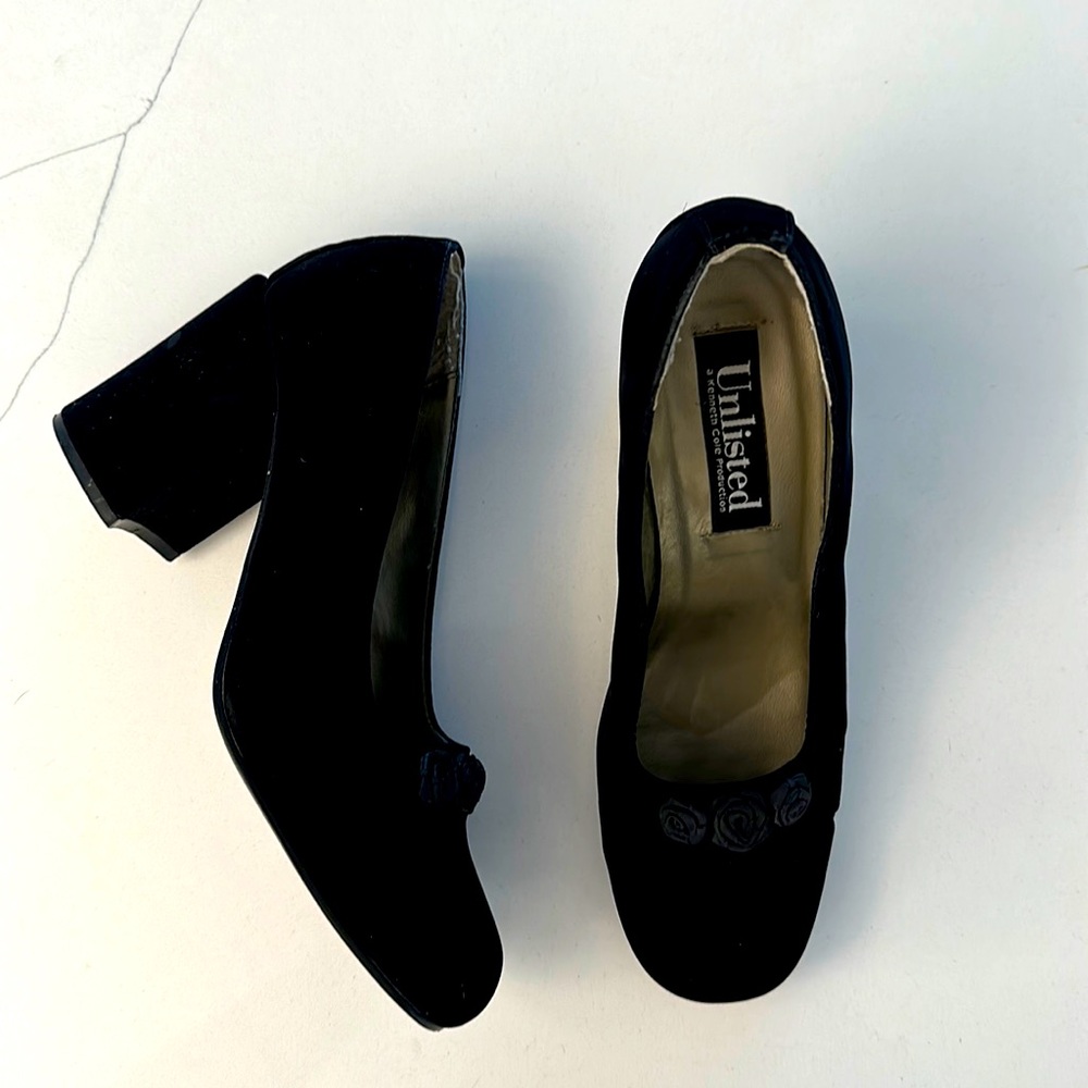 Unlisted by Kenneth Cole Black Velvet Pumps with Rosettes Square Toe Size 9 - Picture 2 of 5
